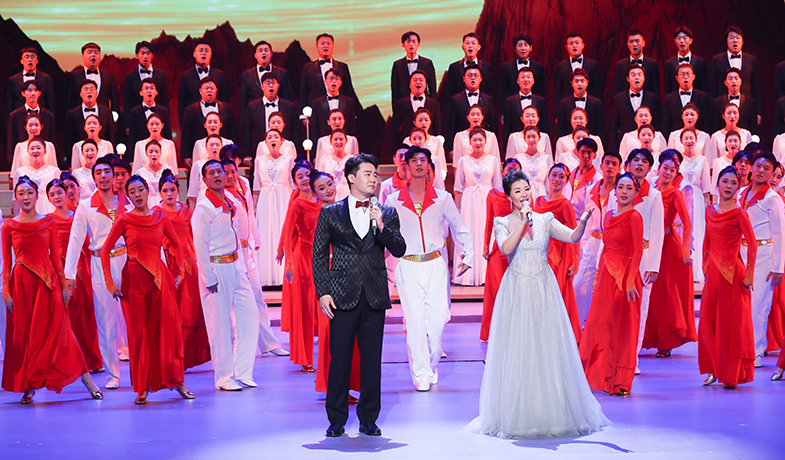 王麗達(dá)、張英席演唱歌曲《不忘初心》