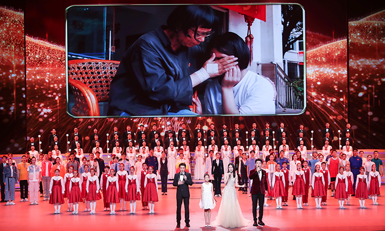 蔡國慶、龔爽、馬佳、田覓蜜演唱歌曲《新征程，我們一起遠(yuǎn)航》