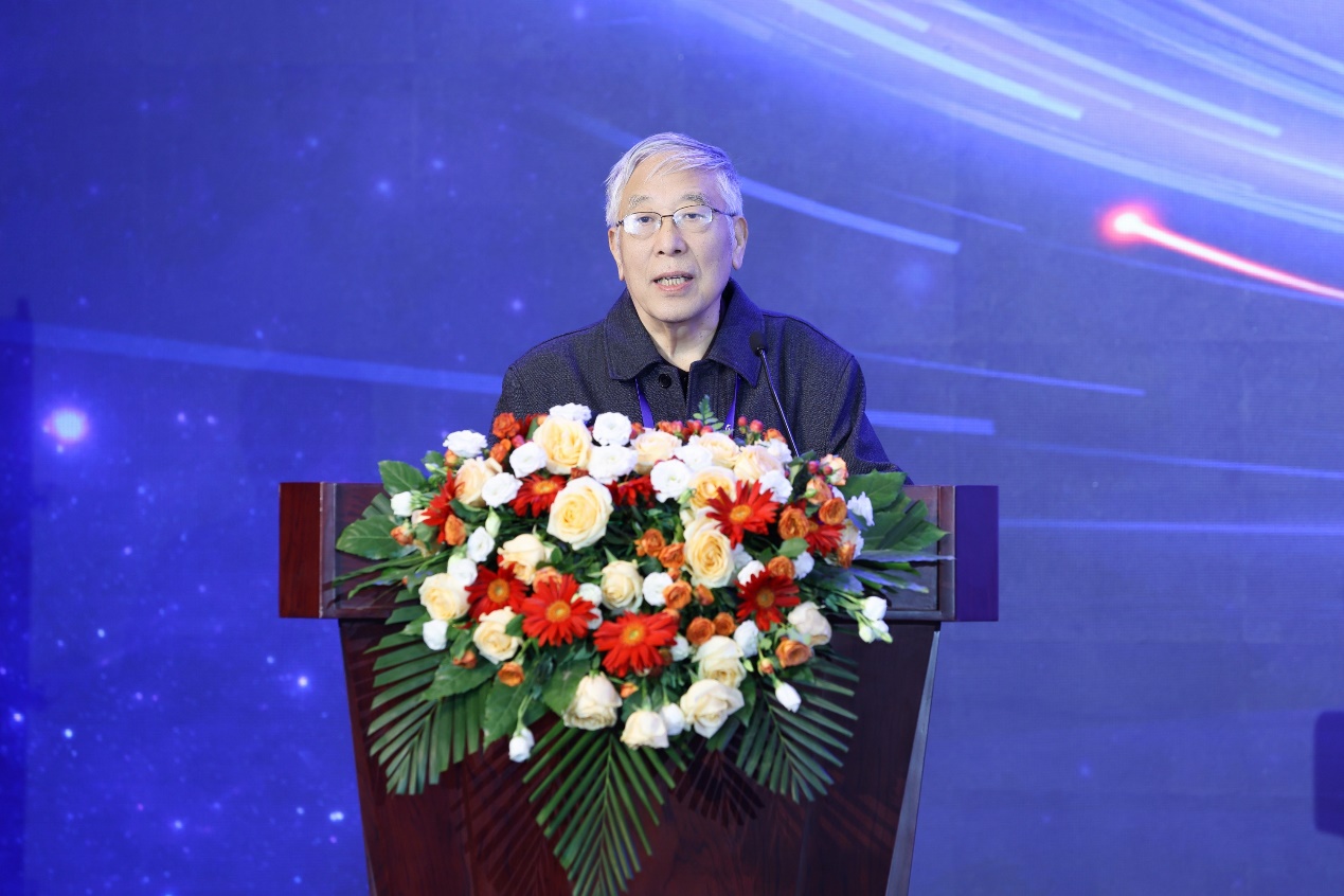 北京元宇科幻未來技術(shù)研究院名譽(yù)院長、科幻作家王晉康致辭
