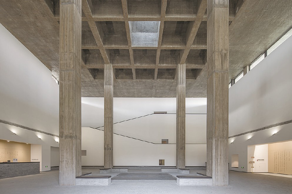 在蘇州御窯金磚博物館中，劉家琨致力于采用當(dāng)代材料與空間布局而營造出古典園林的空間體驗。（攝影：存在建筑）