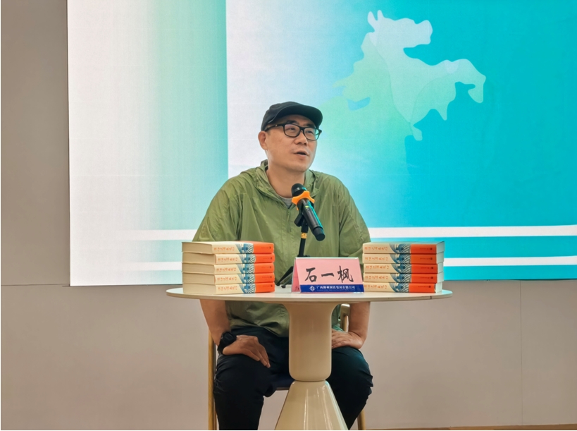 石一楓在防城港會場講課現(xiàn)場。（覃瀏榴 攝）